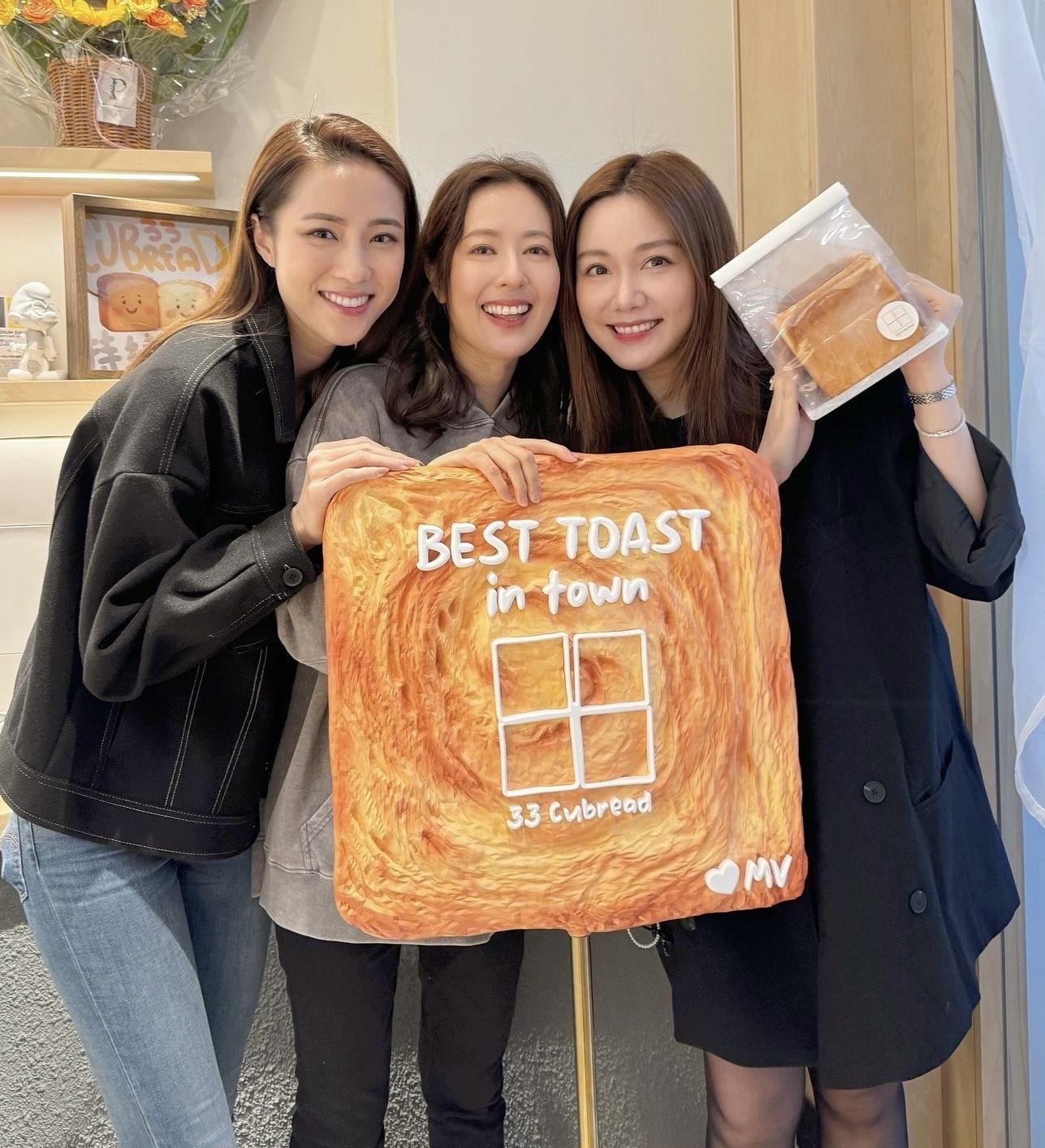 湯洛雯著闊身裙,孕味極濃。