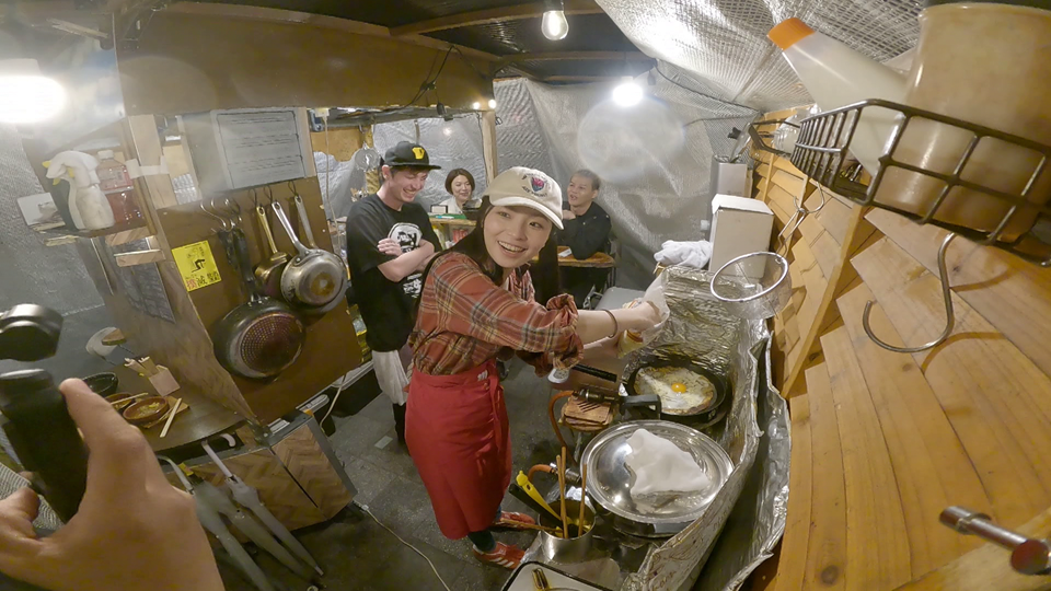 Dee姐拍《呢度住吓 嗰度住吓》投入又落力,獲蒙嘉慧大讚。