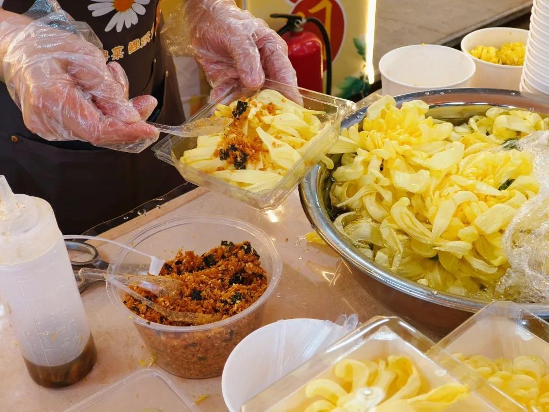 菊花加肉鬆是最原始的吃法。(圖片來源:懶懶吃喝指南@小紅書)