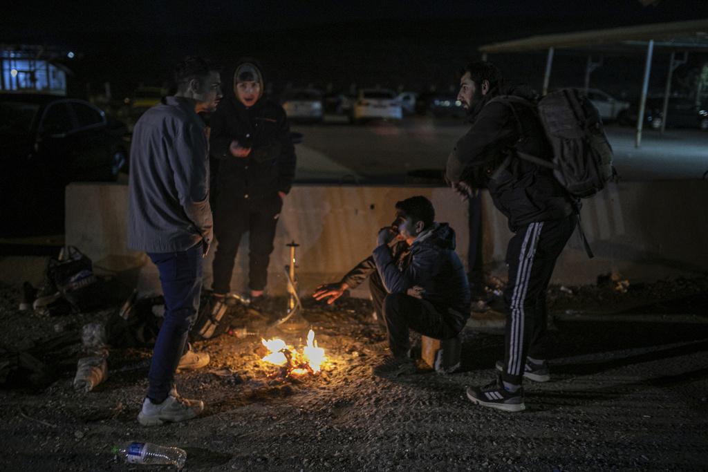 巴沙爾倒台後,有流亡的敘利亞人從土耳其返國。(美聯社)