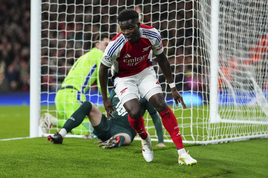 布卡約沙卡(Bukayo Saka)復出後腳風大順,今場梅開二度。(美聯社)