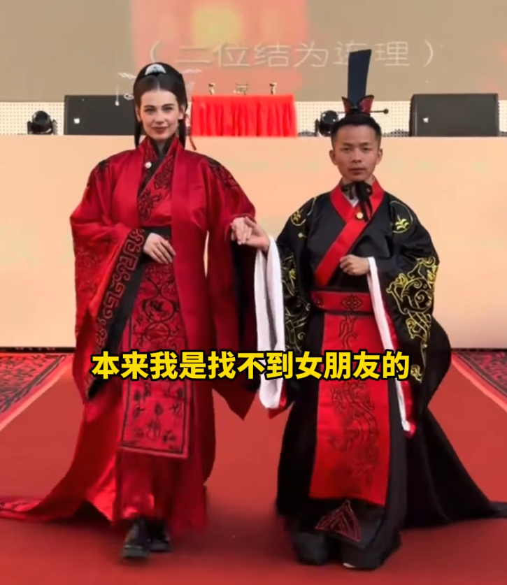 田軍與娜美結婚,形成最萌身高夫妻檔。