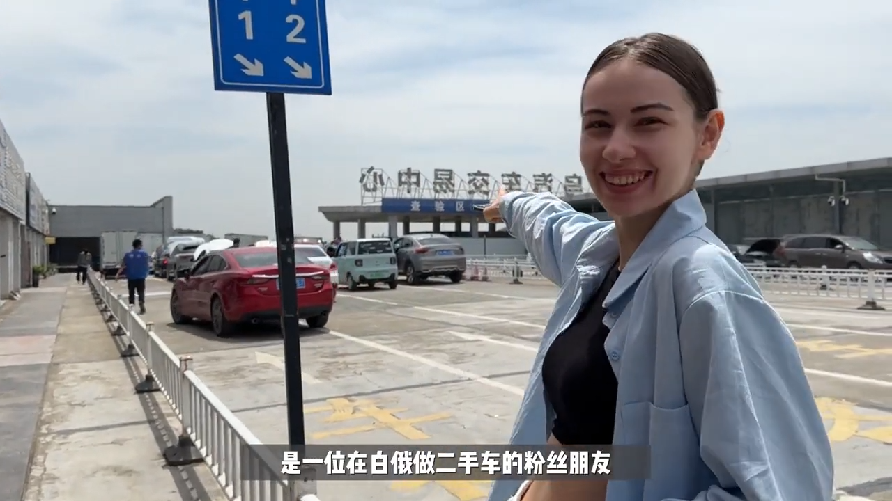 白俄羅斯美女娜美在網上大受歡迎。