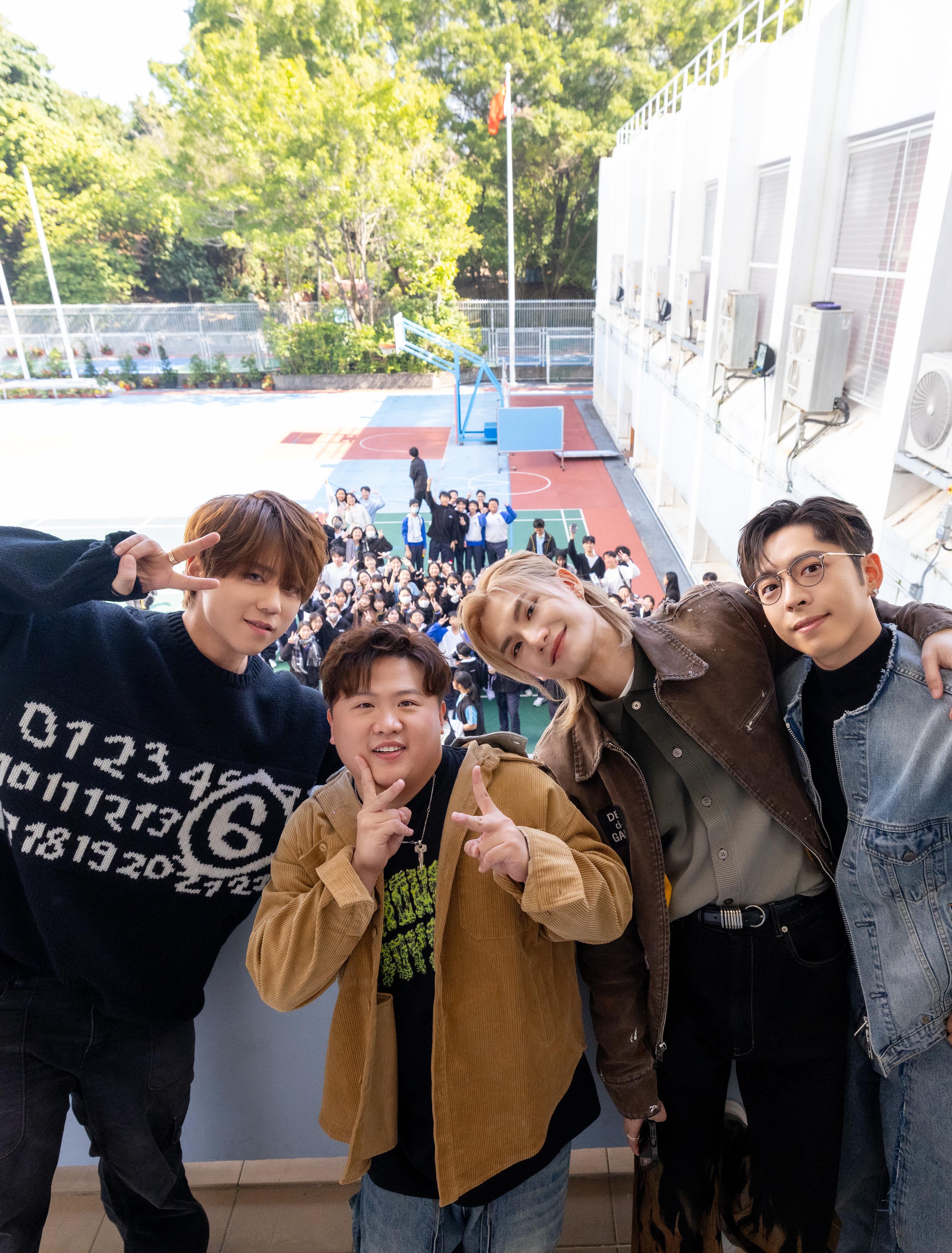 姜濤、梁業、Edan、Jeremy突襲快閃中學校園。
