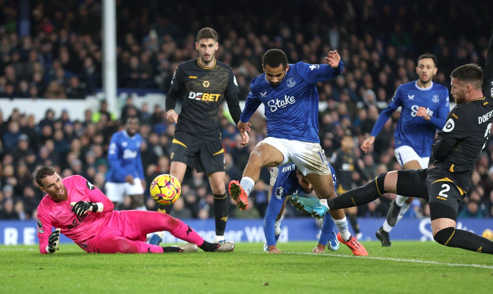愛華頓主場4︰0大勝狼隊,近6場首次贏波。(美聯社)