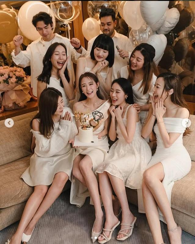 王菲、朱智賢和陳嘉慧等,是Sharlene 姊妹團成員。