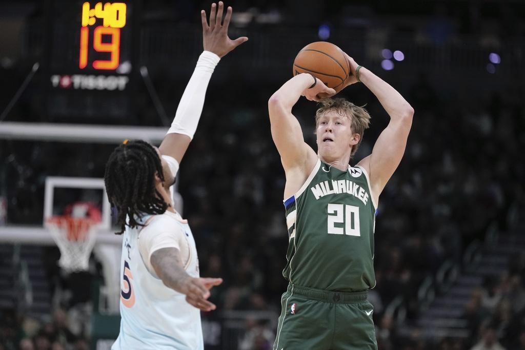 公鹿121:105贏馬刺。(美聯社)