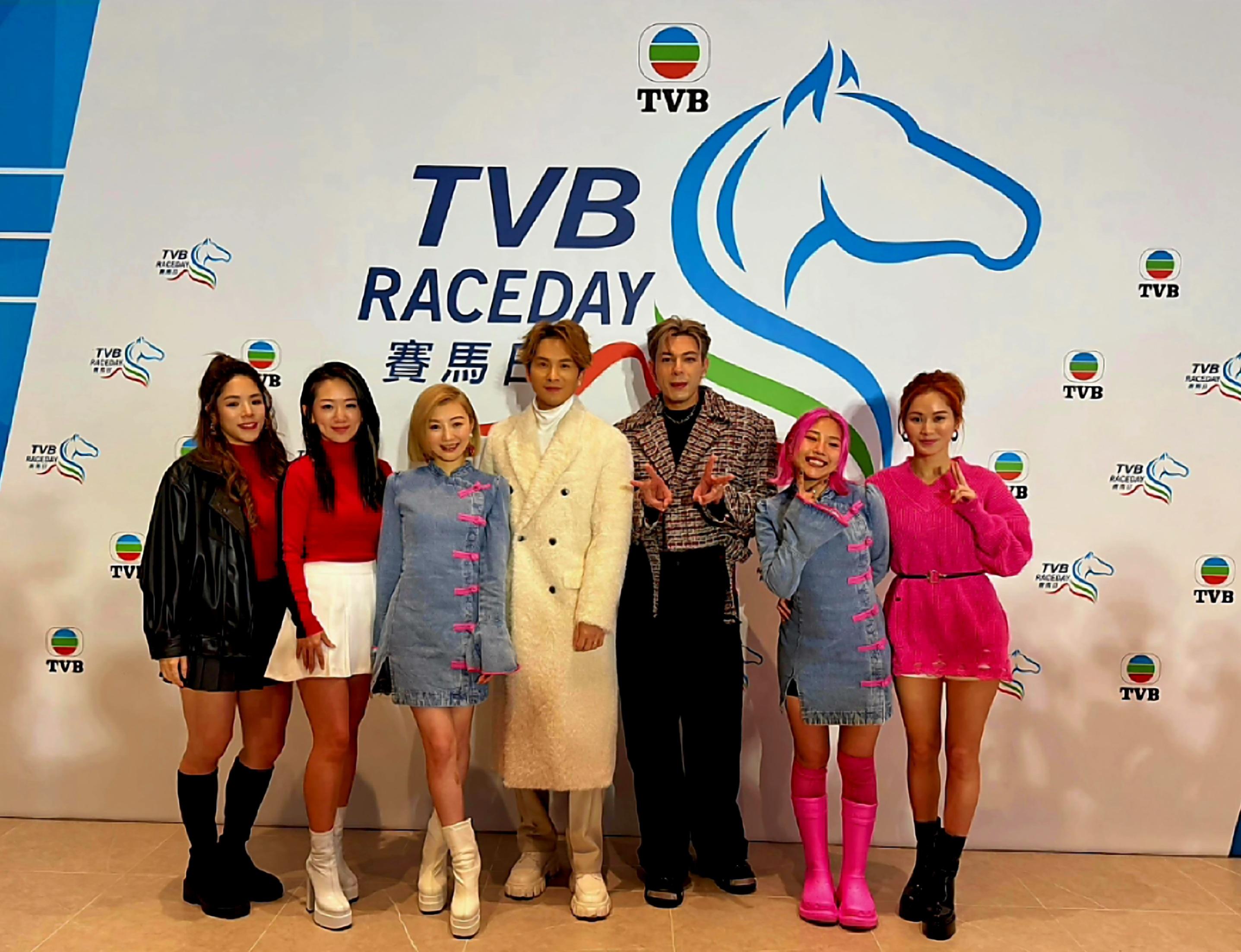 女團MISSY成員,與兩位《中聲》冠軍合照。