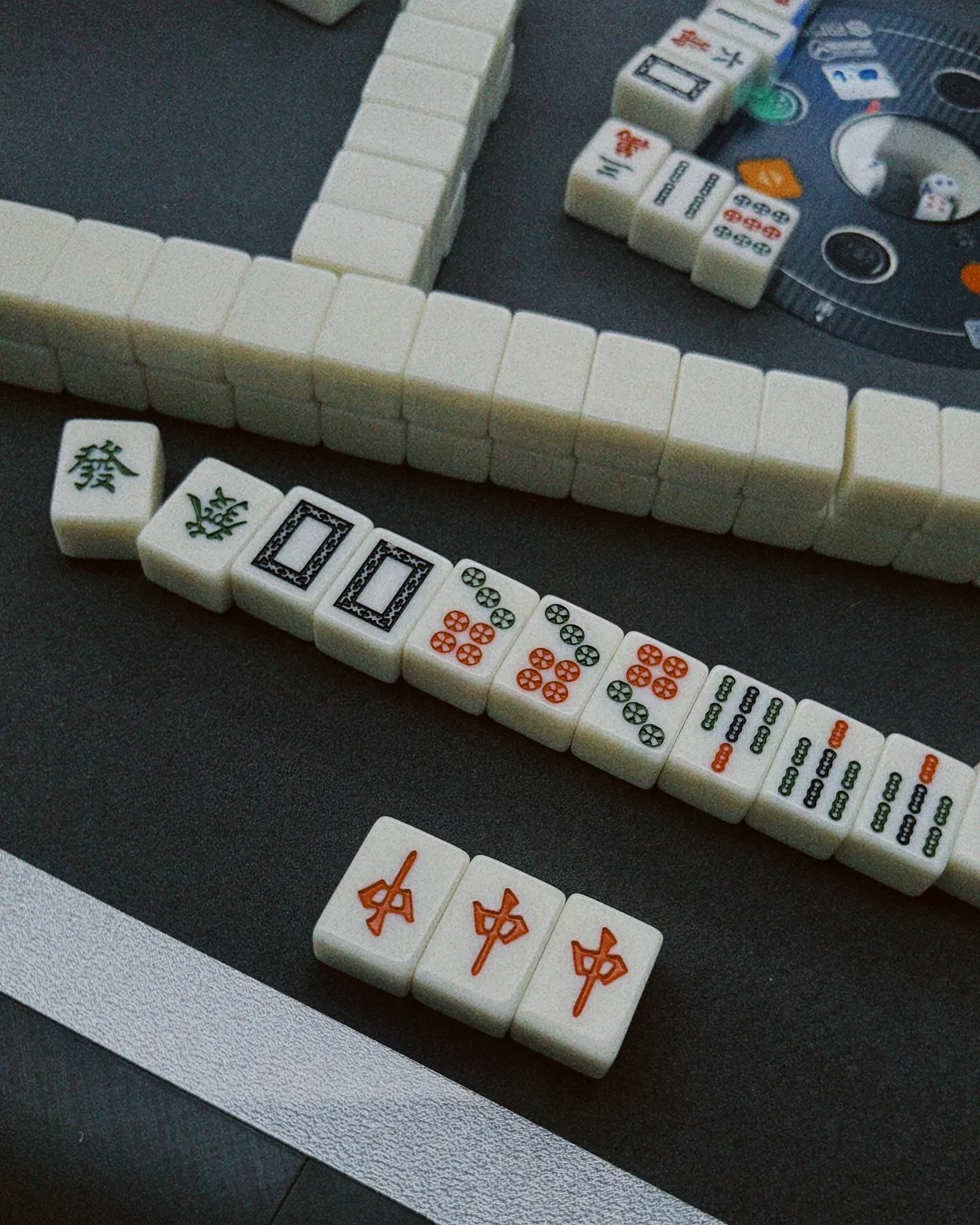 Chloe生日雀局,做牌小三元對對糊,可惜俾朋友扣牌扣死。