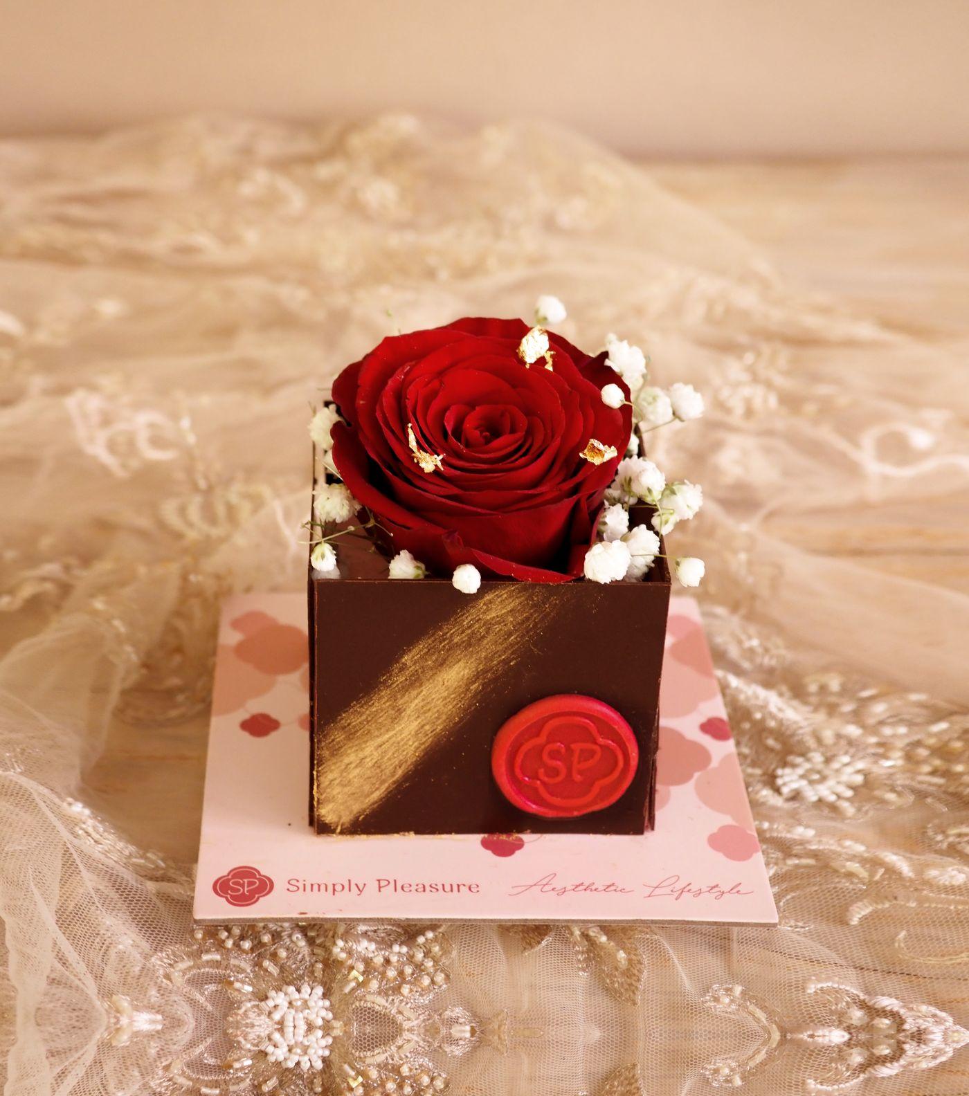 Simply Pleasure珍珠菊花茶百花蜂蜜雲呢拿海綿蛋糕 $298 8cm/$638 16cm/$1188 22cm (供應日期至2月28日)