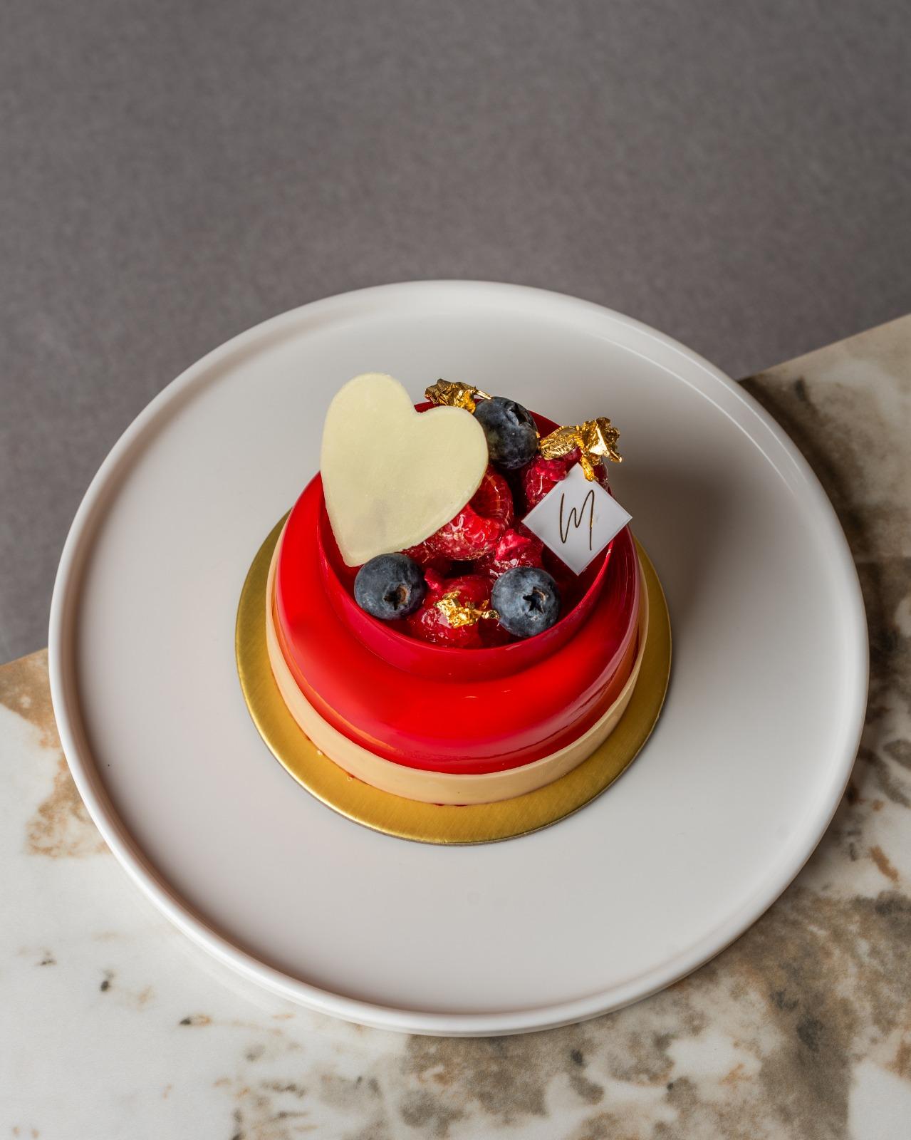 L'Amour$288 玫瑰紅莓荔枝慕絲蛋糕在情人節期間每天鮮製,於2月8-15日期間供應。(Patisserie Millefeuille)