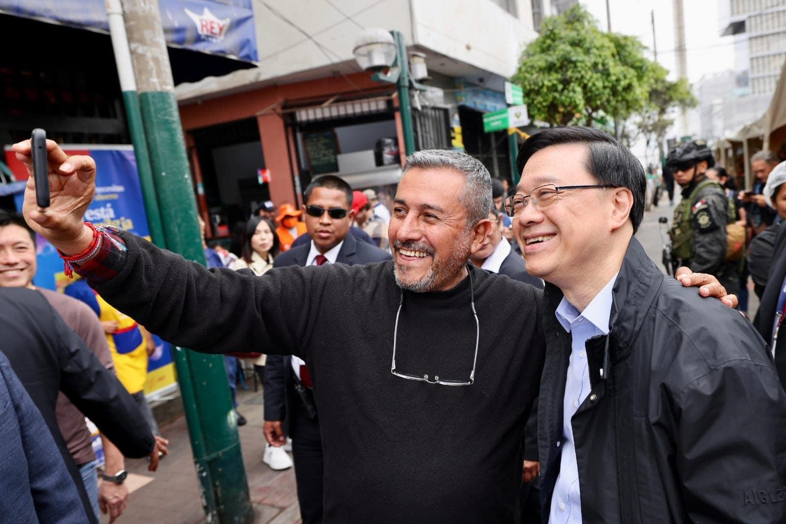 香港最近與秘魯簽訂自由貿易協定（李家超Facebook圖片）