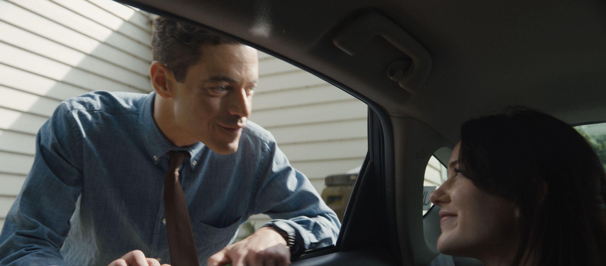 雷米馬利克與Rachel Brosnahan在《復仇反擊戰》中飾演一對恩愛夫妻。