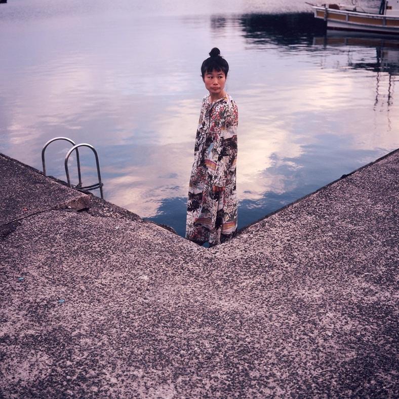 Irie Aloha Print系列造型照。