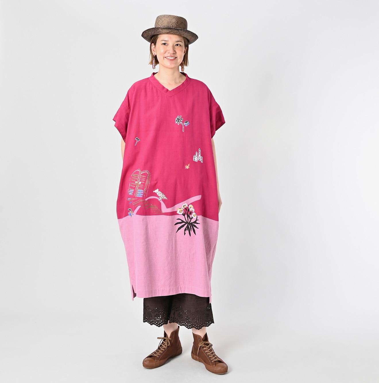 色彩鮮豔的Saijiki歲時記系列的粉紅色連身裙。$5,495