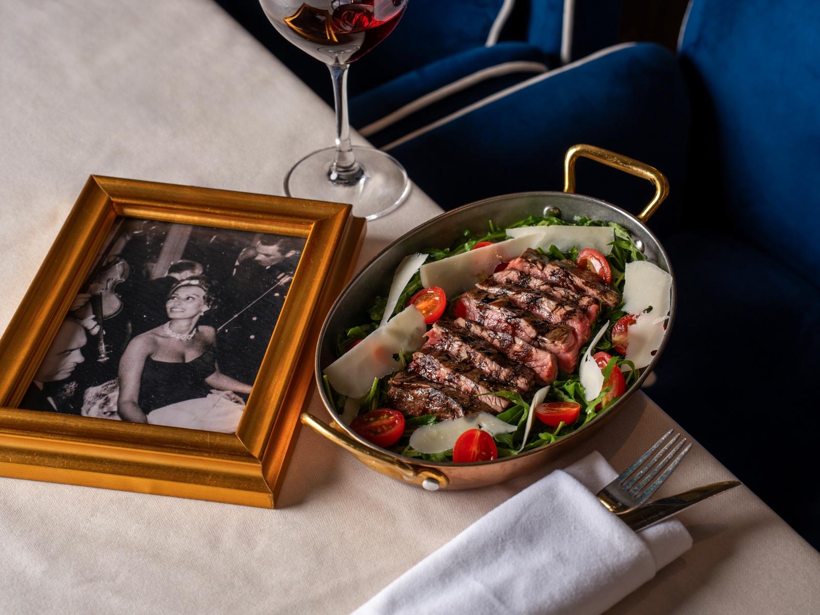 烤切片牛扒配芝麻菜及陳年香醋