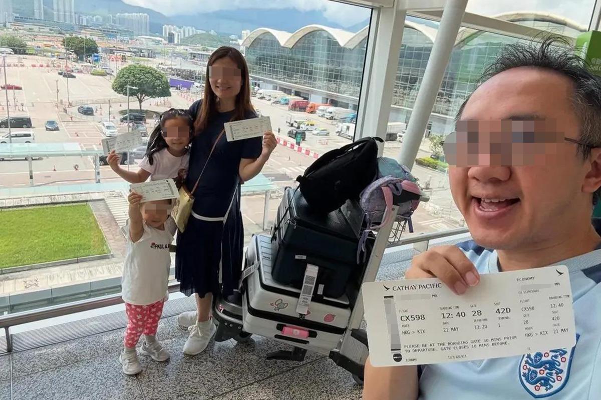 港爸一家出發前,各人均手持登機證愉快地合照。(Threads圖片)