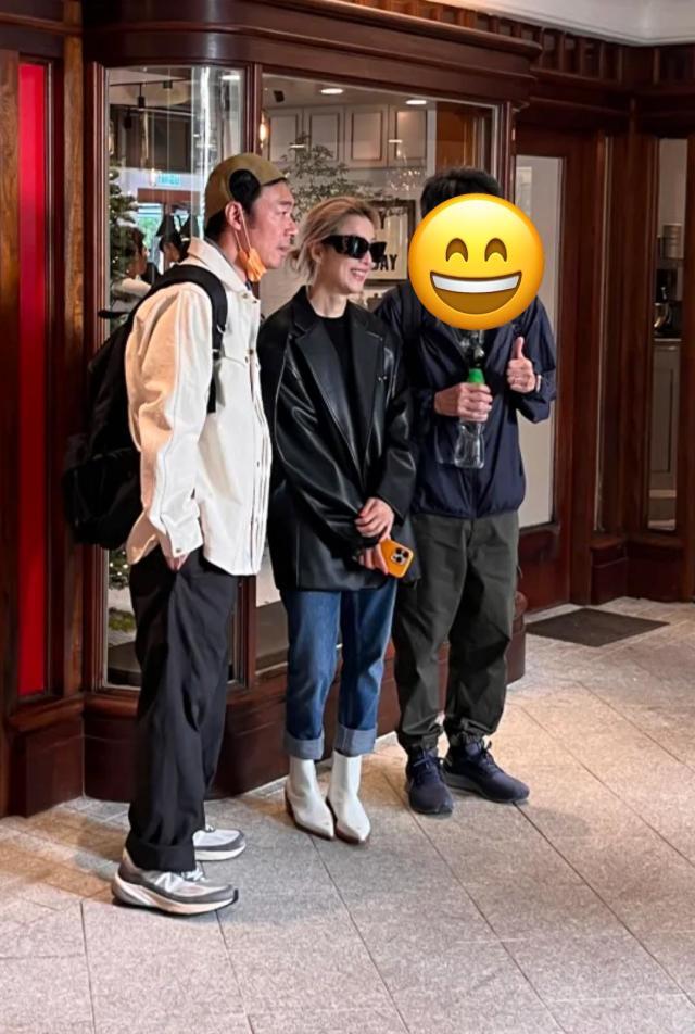 兩人成為了圈中公認的一對,亦是外界眼中的金童玉女,除了合唱也有於影視作品中合作,情侶形象深入民心。