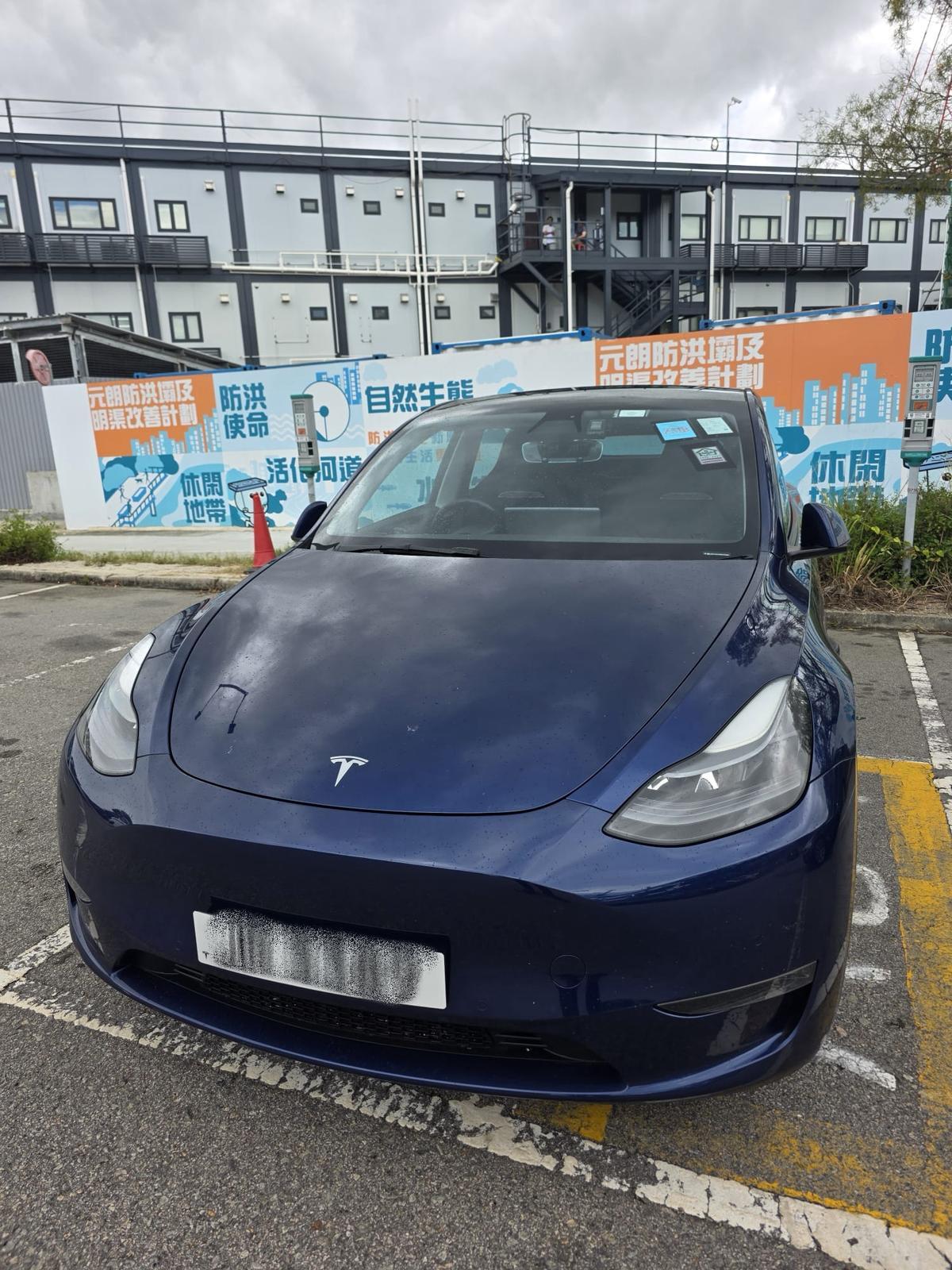 兩輛涉案私家車已被扣留調查及作進一步檢驗。