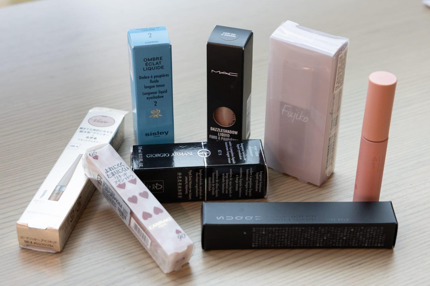 消委會測試眼影液/蜜產品。(蘇文傑 攝)