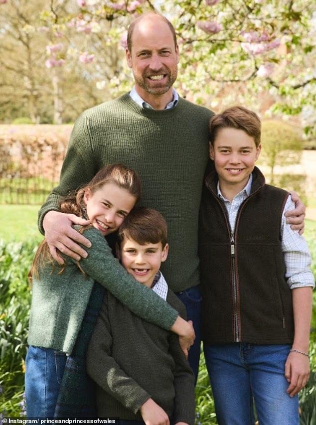 與梅根打對台?王儲威廉父親節發放被3子女撲倒溫馨照|英國王室