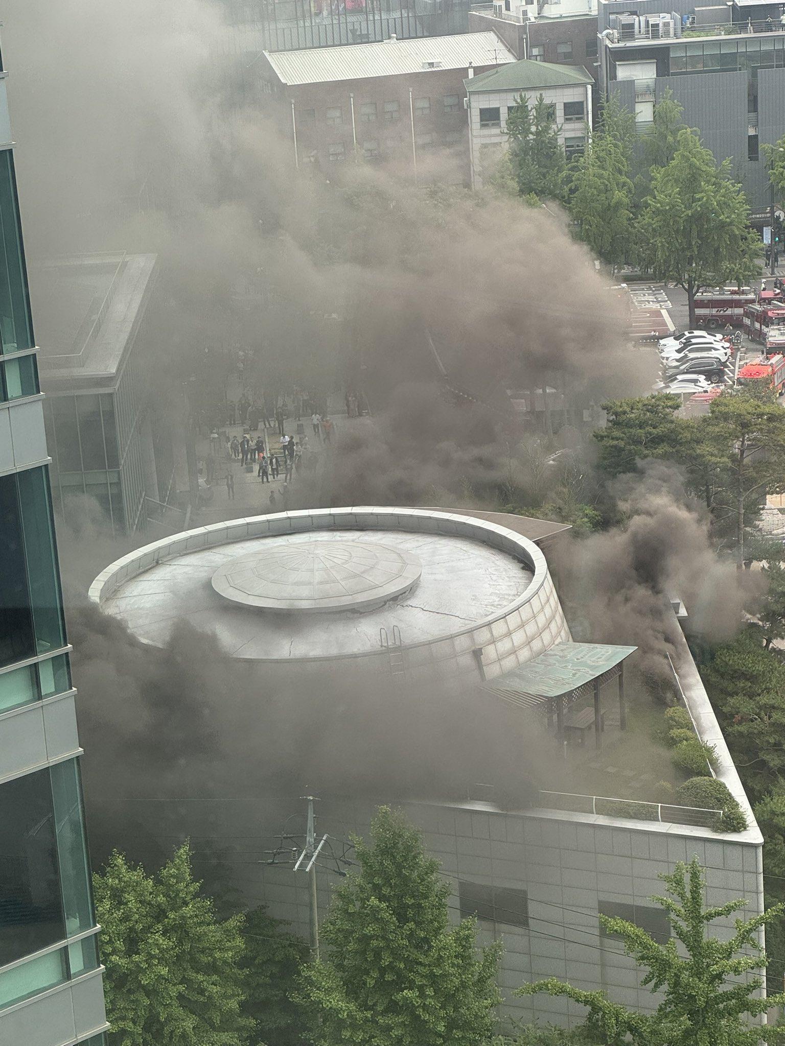 韓首爾曹溪寺火警 僧侶等3百人疏散(網上圖片)