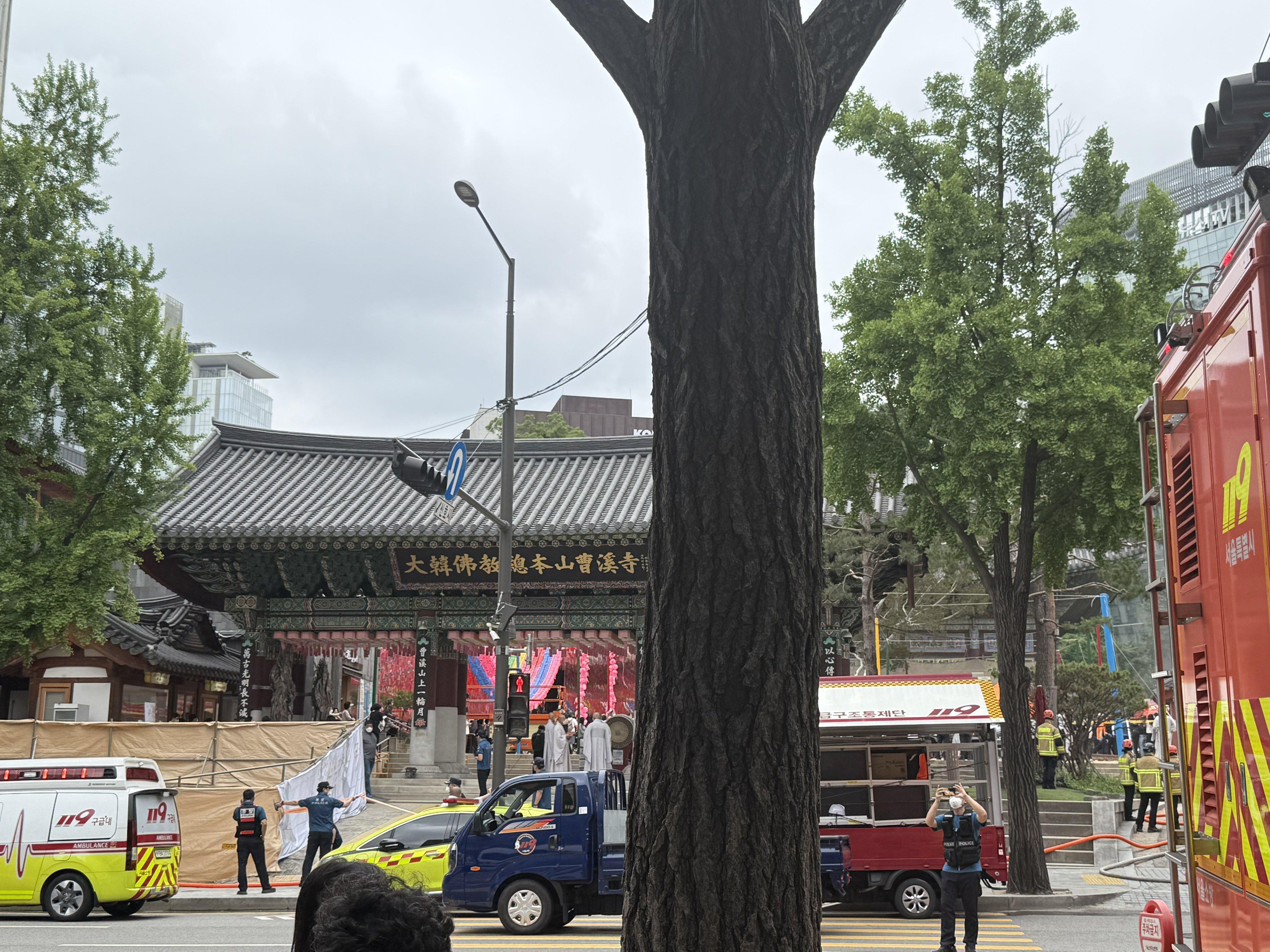 韓首爾曹溪寺火警 僧侶等3百人疏散(網上圖片)