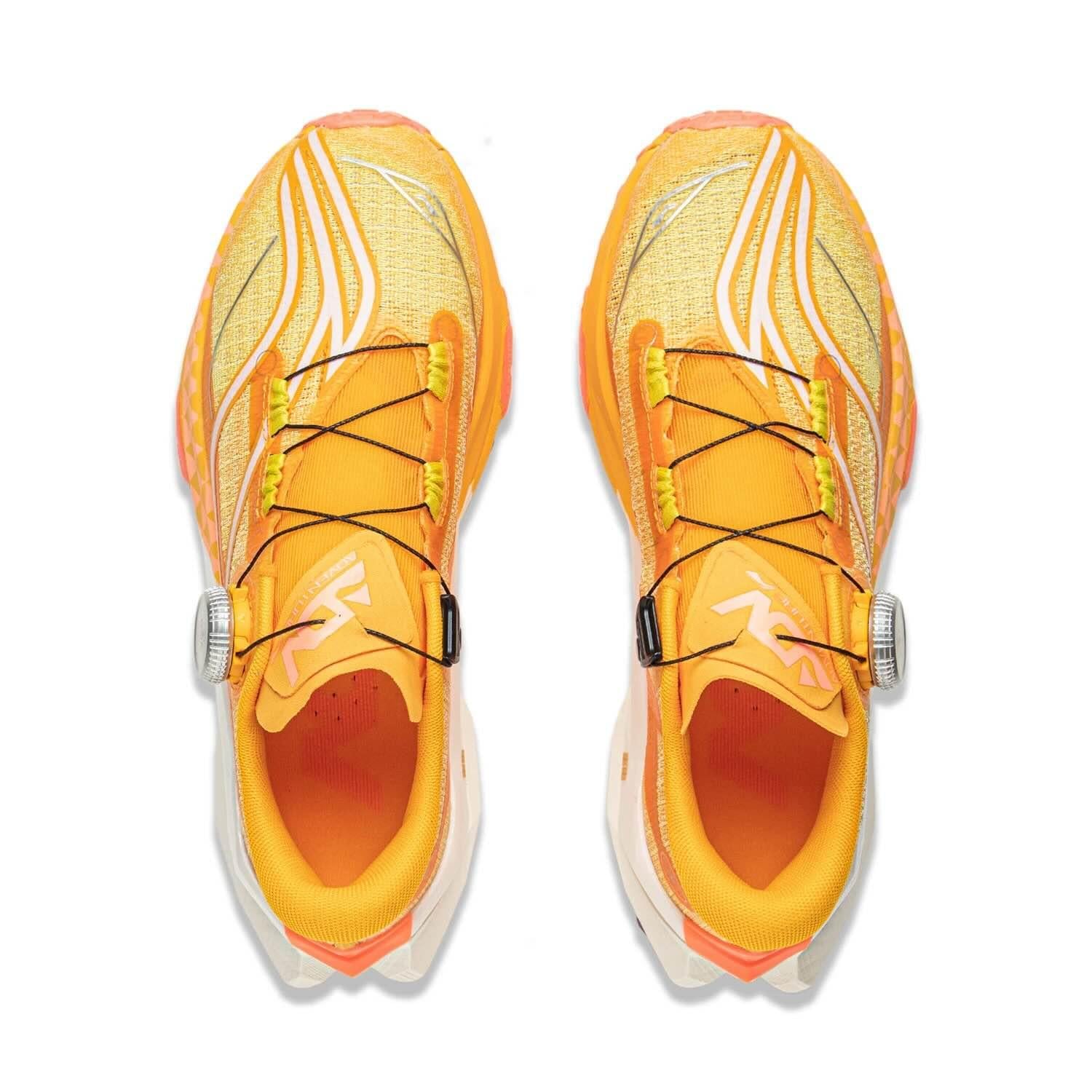 越野跑鞋的盧2 PRO提供不同顏色選擇。