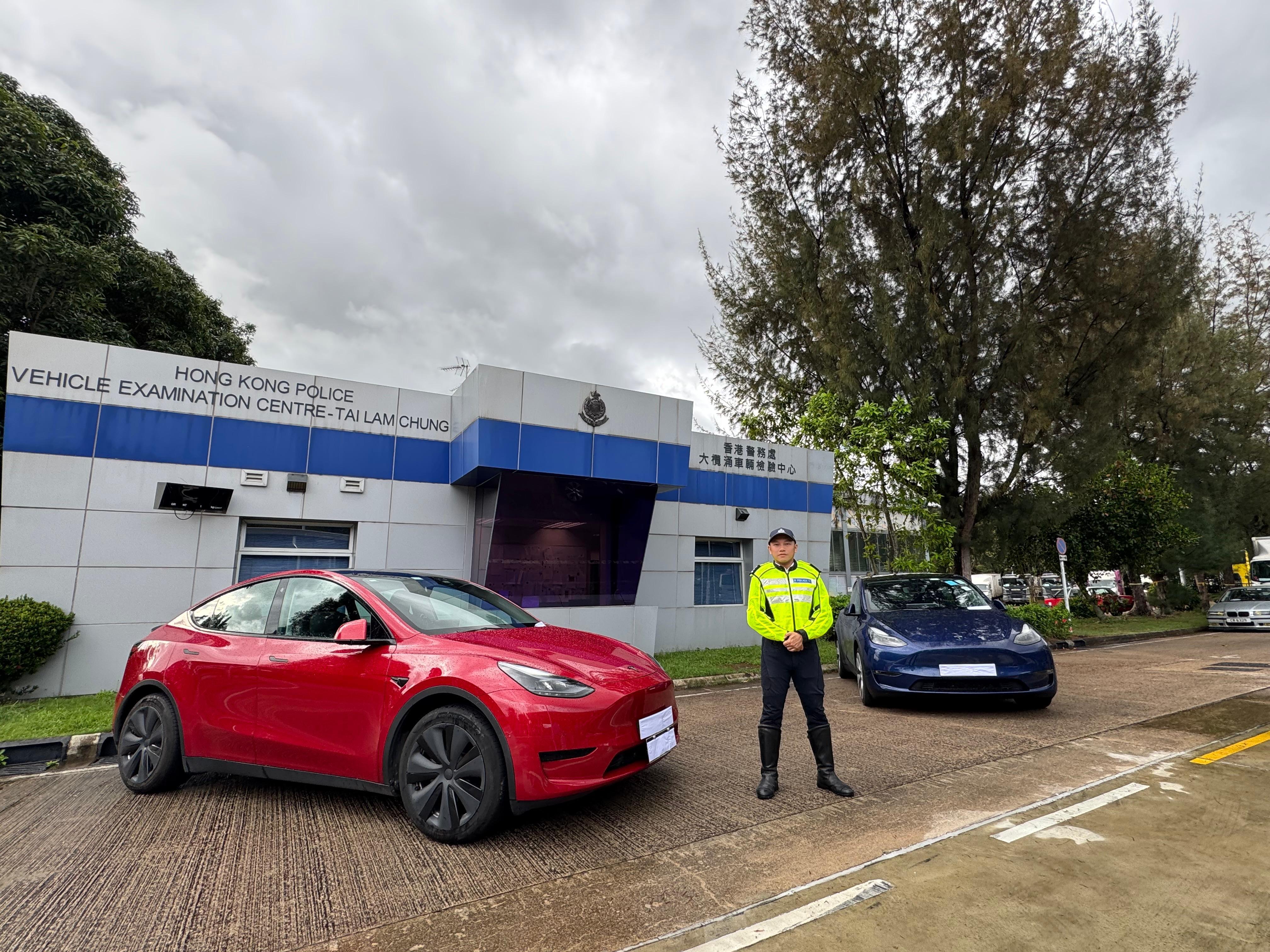 警屯門「放蛇」打擊白牌車,拘兩司機扣兩Tesla。