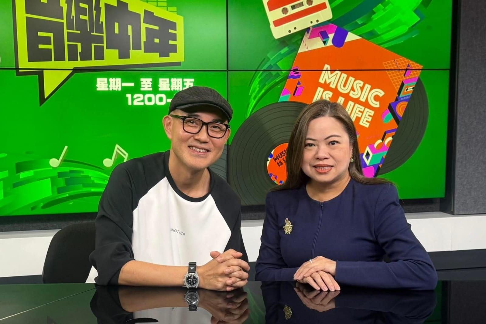 羅淑佩(右)係周國豐(左)重返港台主持節目嘅首名嘉賓。(周國豐FB)