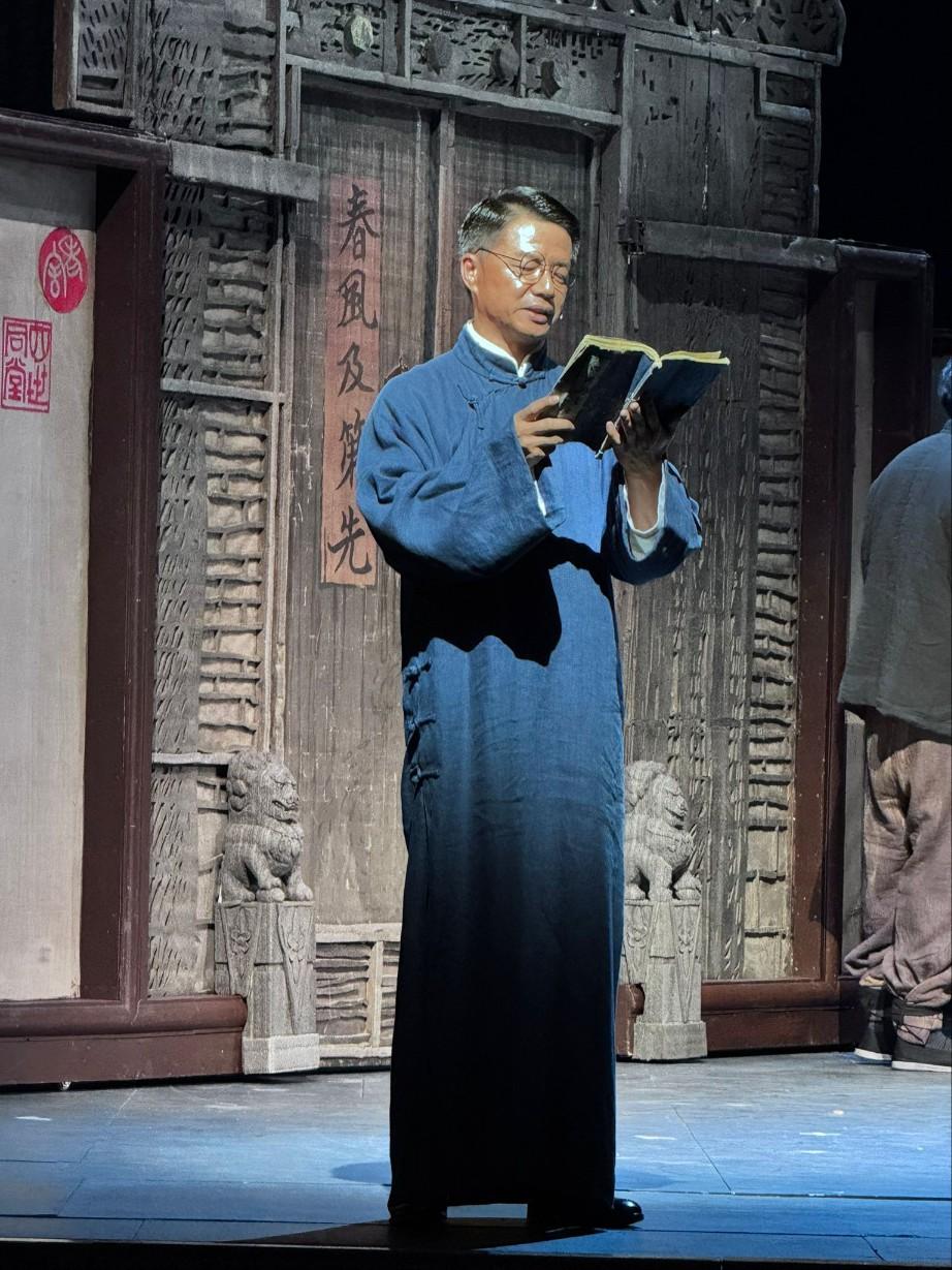 影帝段奕宏當說書人。(作者提供)