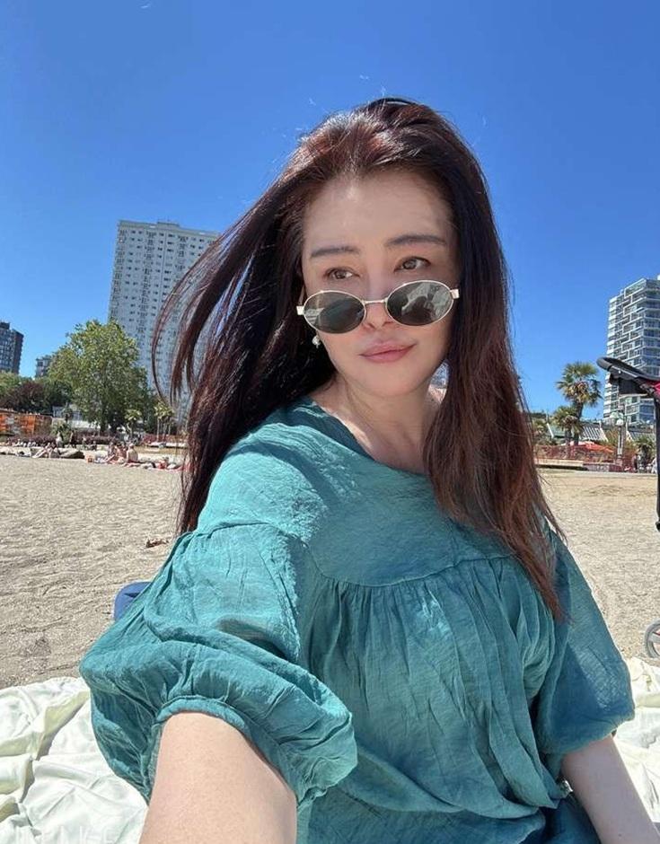 王祖賢分享沙灘照素顏keep住靚