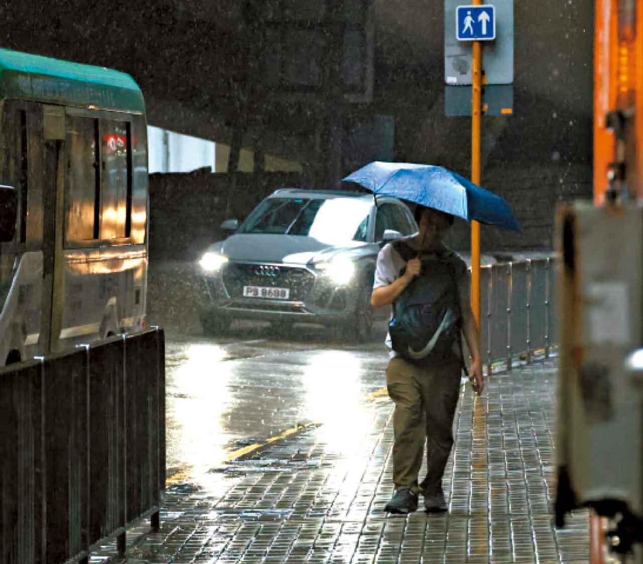 今年首個黑雨 黑雨時正值上班時間