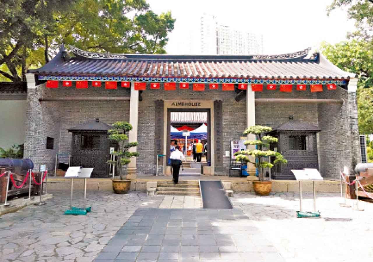 九龍巡檢司衙署為寨城公園內唯一清朝建築。