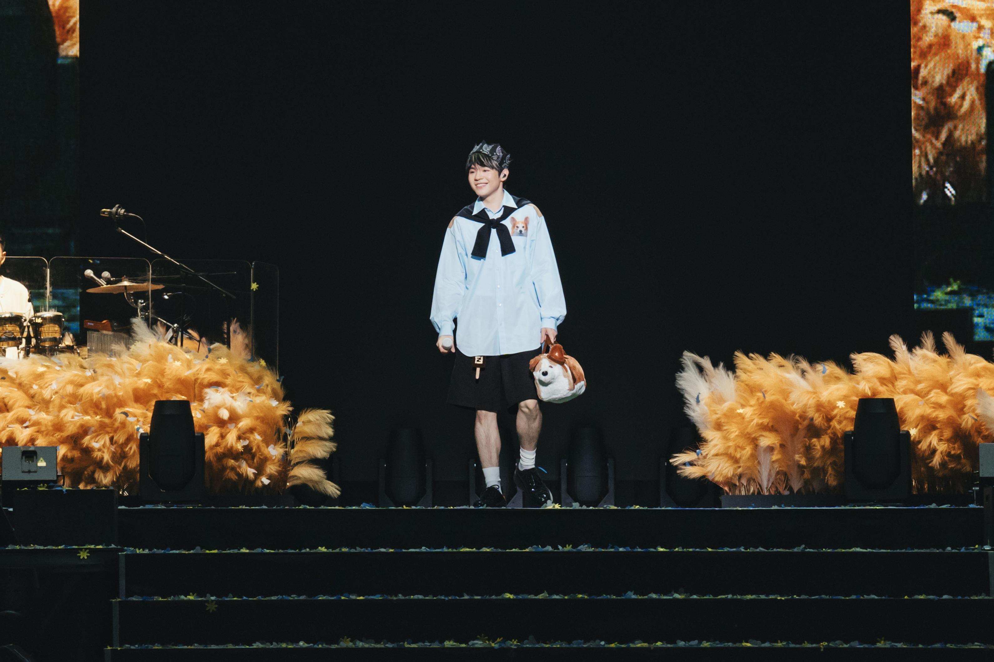 陳卓賢Ian於澳門舉行巡唱終極尾場,愛犬雞髀以另類形式登場。