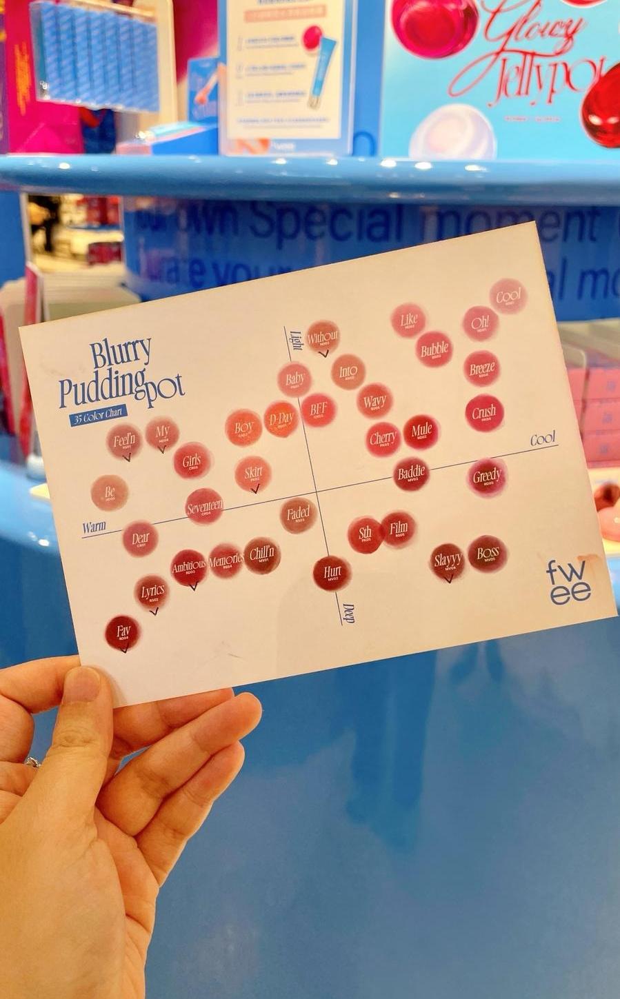 「唇頰兩用布丁膏匙扣」有35色選擇