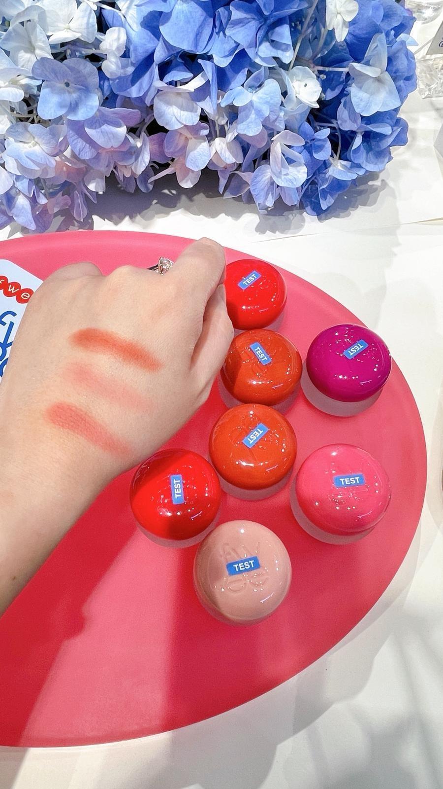 「唇頰兩用布丁膏匙扣」有35色選擇