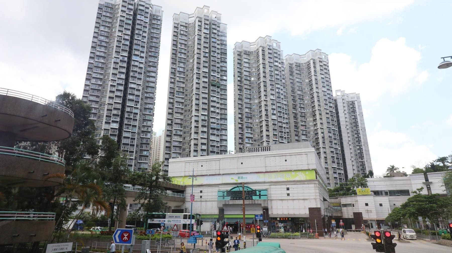 天水圍嘉湖山莊會所餐廳女子被淋腐液，涉案老翁昏迷同送院。(資料圖片)