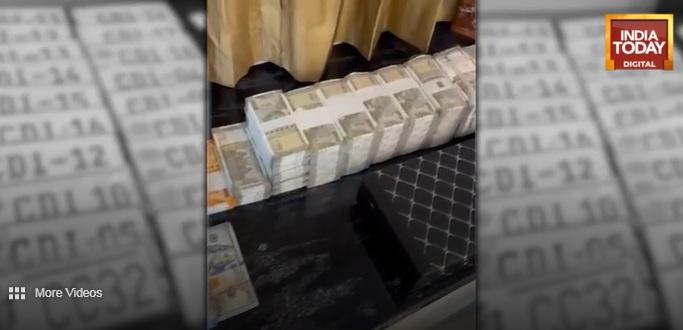 《今日印度》的影片顯示,假大使館內有大批現金。(互聯網)