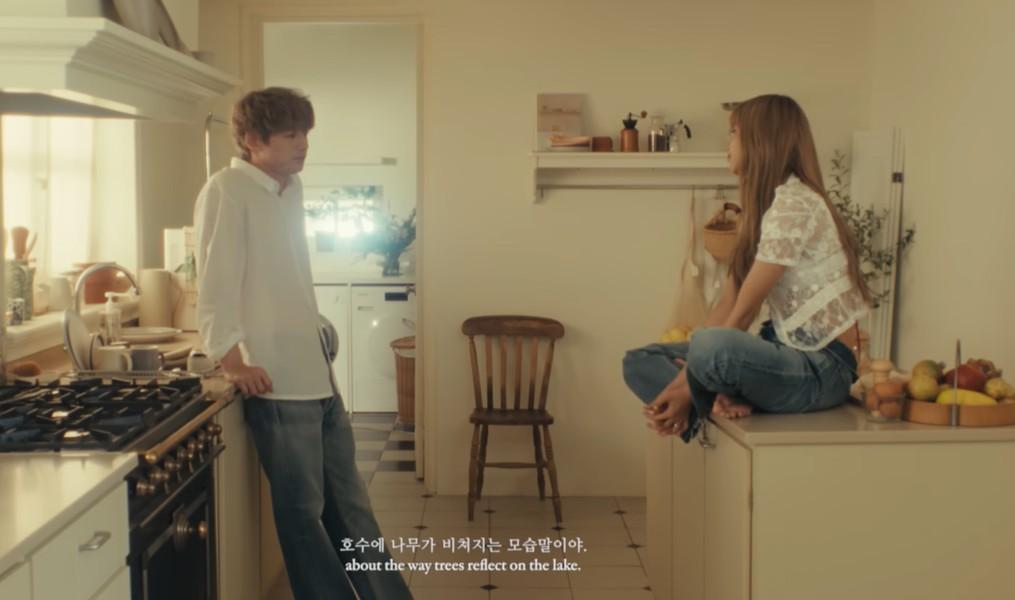 Lisa@BLACKPINK 坂口健太郎微電影MV出爐 願做湖映照你的美