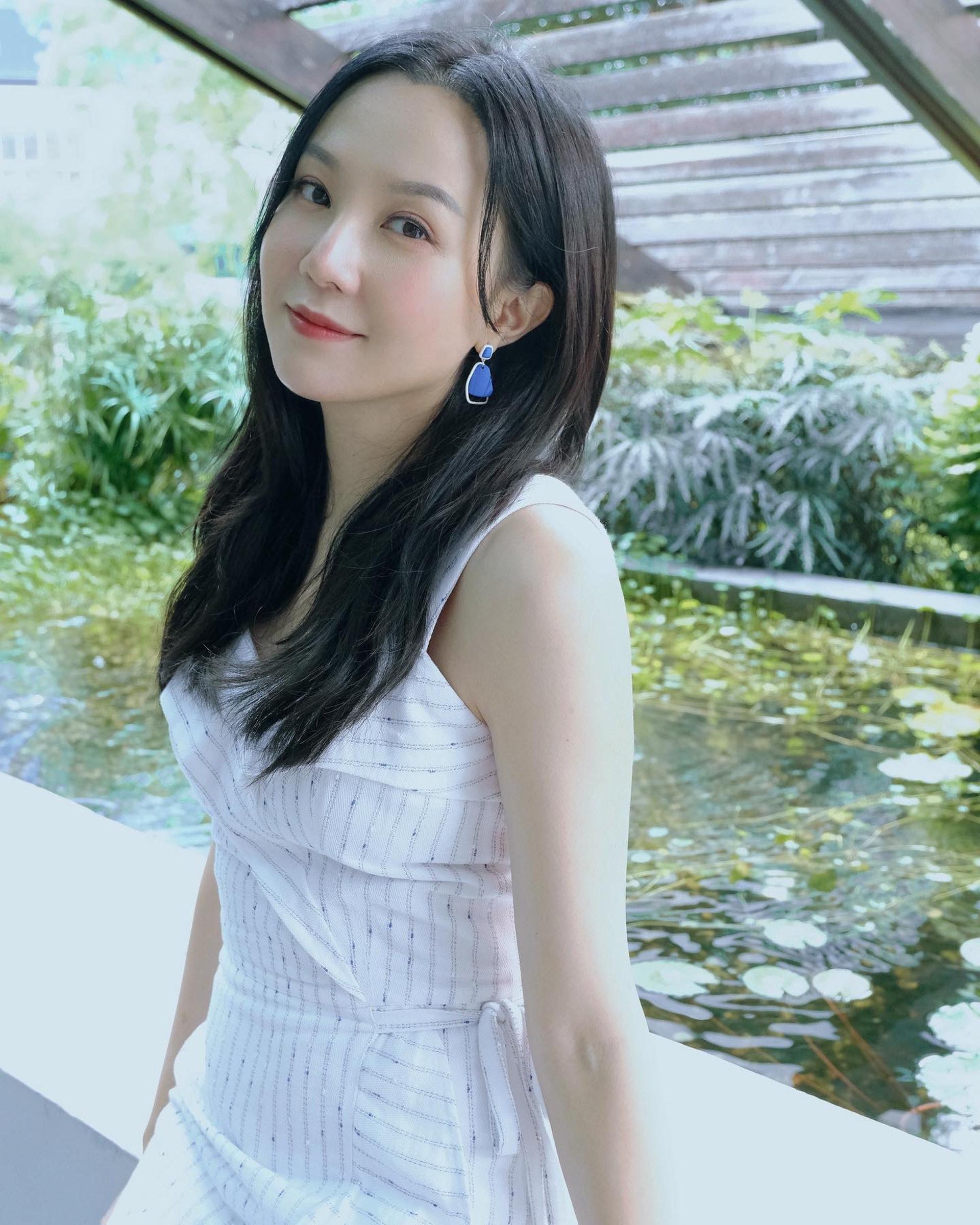 甄采浠曾以甄詠珊之名發展。