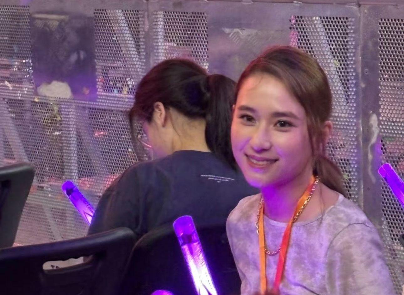 何超蓮現身啟德主場館觀眾席撐G.E.M.。