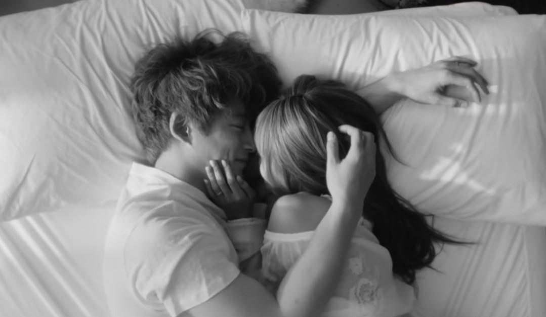 Lisa@BLACKPINK 坂口健太郎微電影MV出爐 願做湖映照你的美