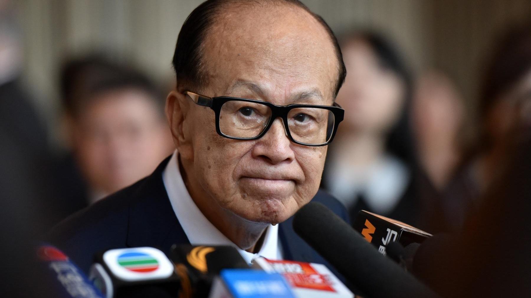 李嘉誠創辦的長和出賣港口近日惹來爭議。(資料圖片)