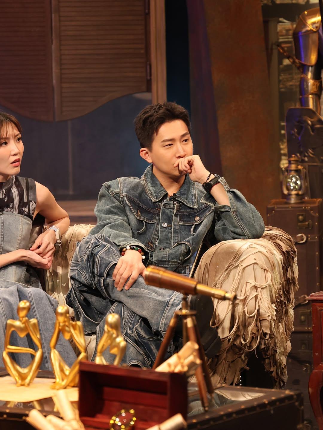 曾展望手上的珠串跟葉蒨文的一樣。