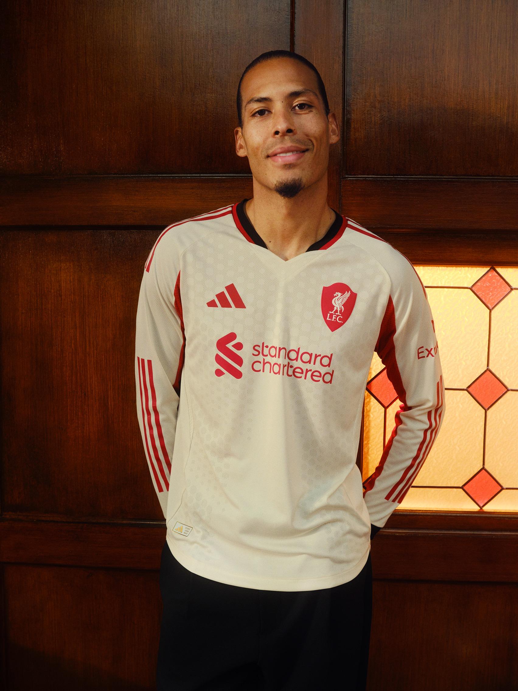 adidas時隔20年再為利物浦發佈賽季主客球衣