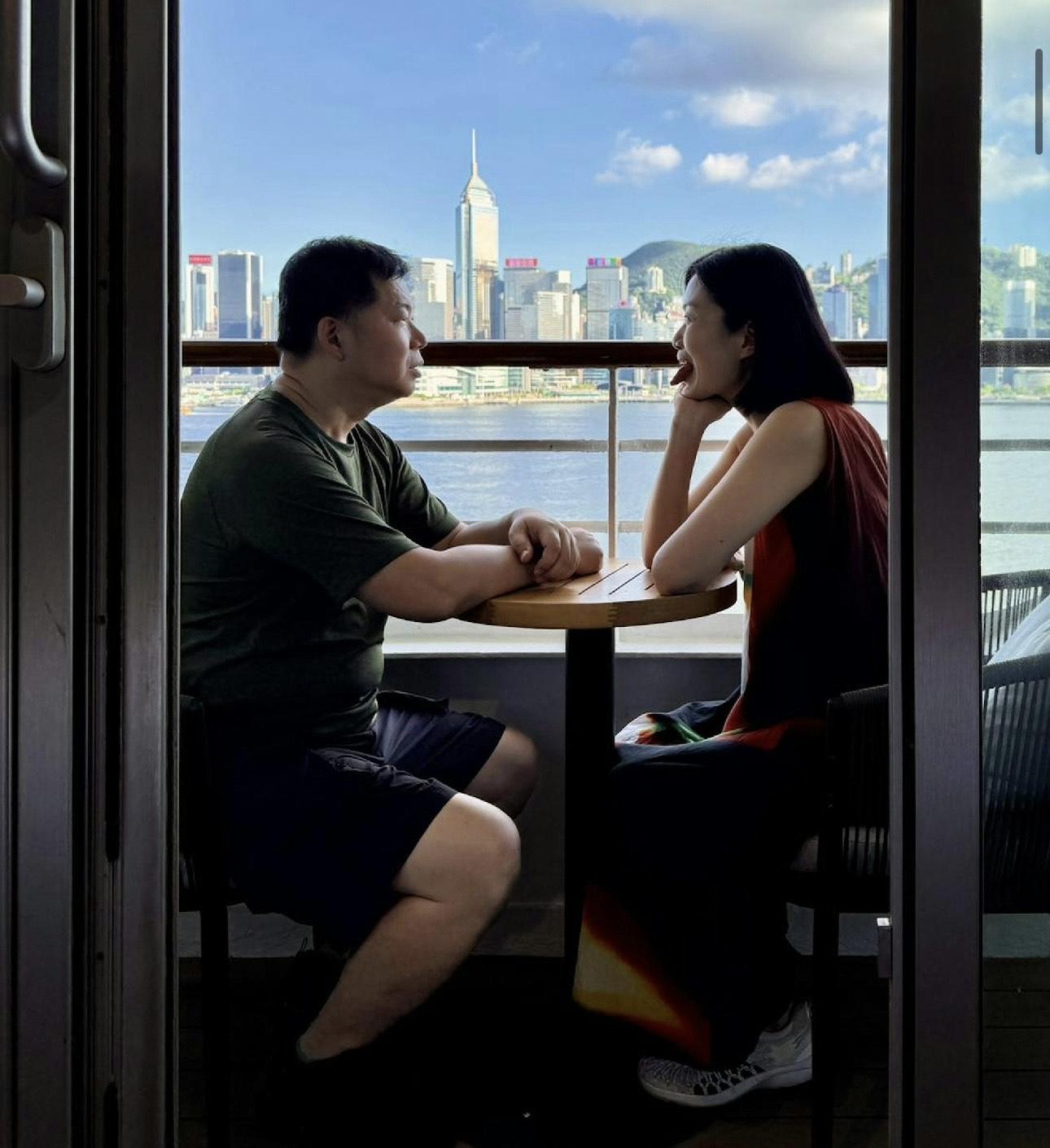 方健儀與老公結婚15年一直都非常恩愛。