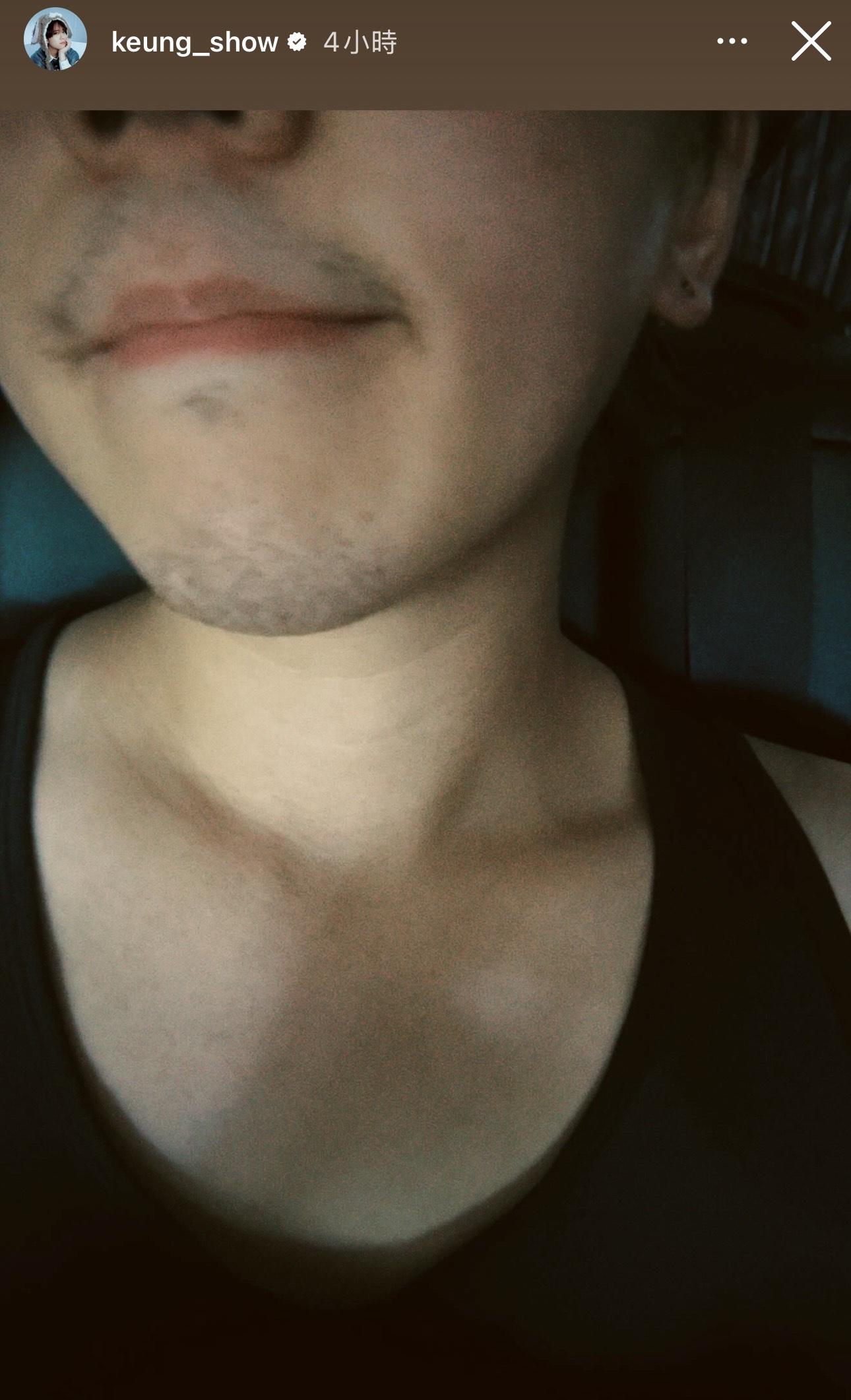 姜濤大曬V煞下巴,更未有剃鬚。