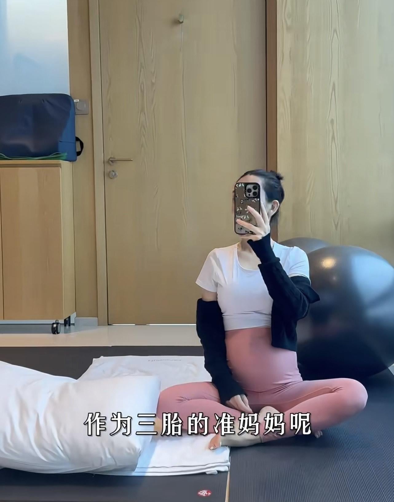 方媛的肚又尖又翹,估計如早前報道所說今胎是陀男B。