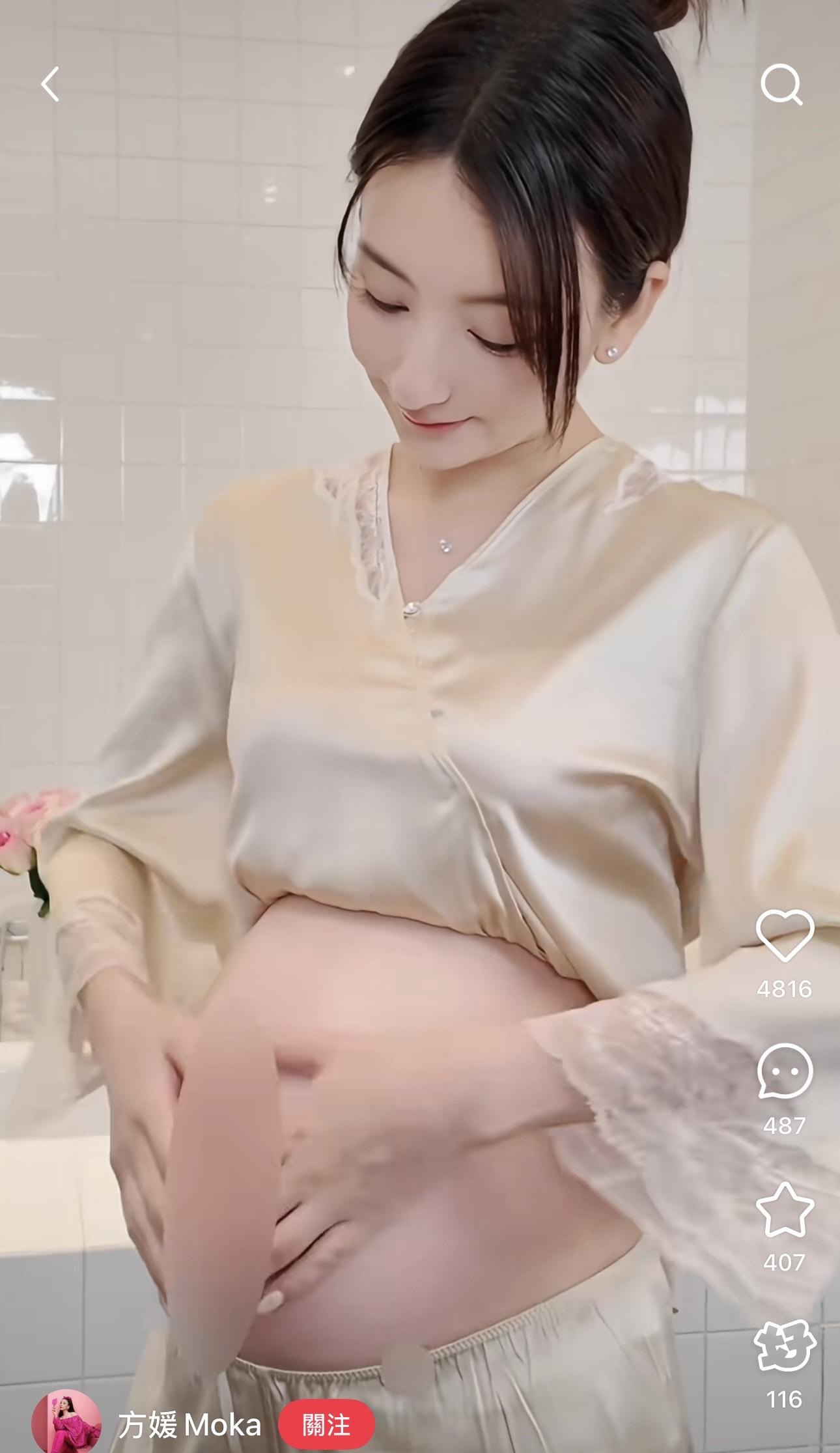 方媛的孕肚白滑緊致零妊娠紋,勁吸睛。